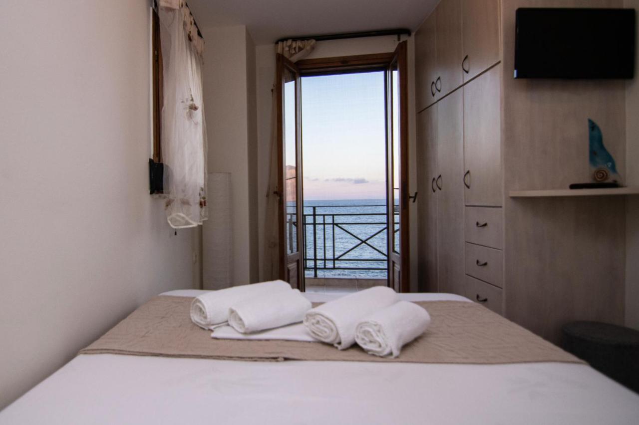 The Island House - Family Size Apt - Overlooking The Aegean - 3 Steps From The Beach Μόχλος Εξωτερικό φωτογραφία